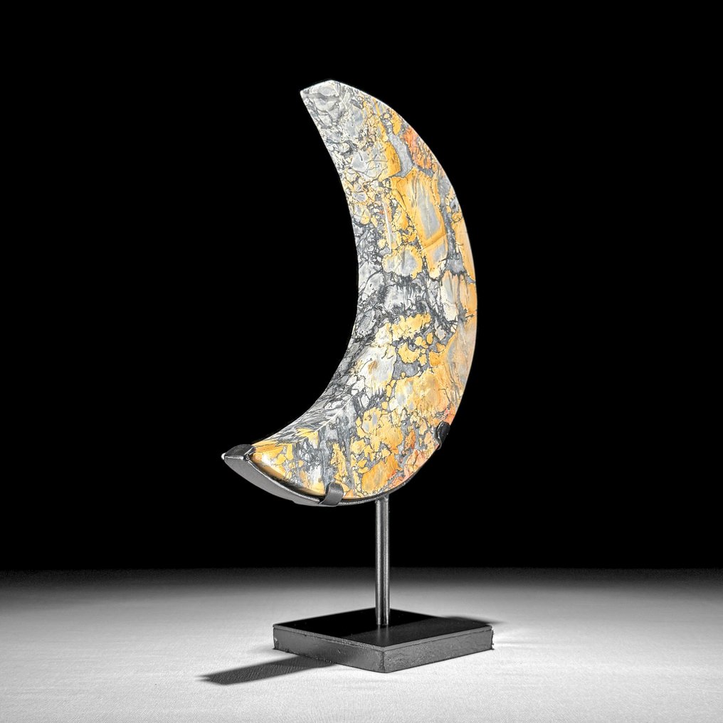 Sans prix de réserve - Magnifique jaspe jaune de Maligano En forme de croissant de lune sur un support personnalisé. - Hauteur : 28.3 cm - Largeur : 17 cm- 1800 g - (1) #1.0
