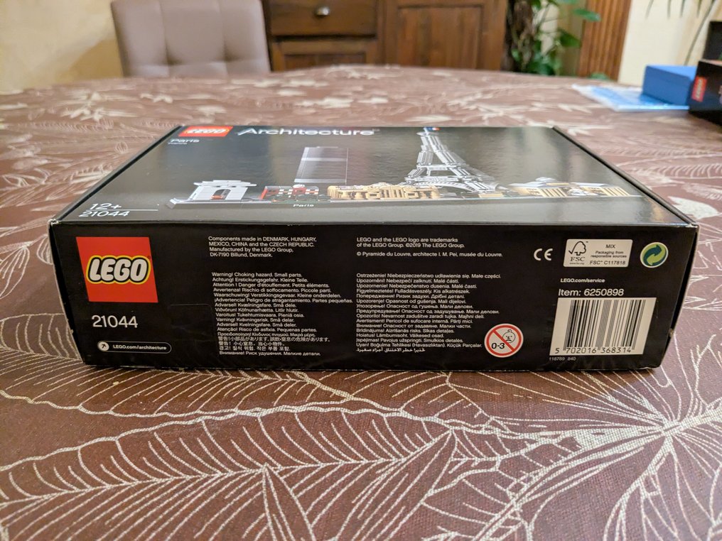 LEGO Set - 21044 - Architecture - Paris #1.0