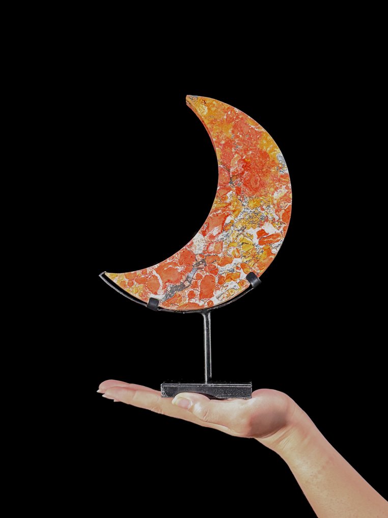 NO RESERVE PRICE - Wonderful rough Red Maligano Jasper Crescent Moon-Shaped on a custom stand - Height: 28.7 cm - Width: 18 cm- 1700 g - (1) #1.0