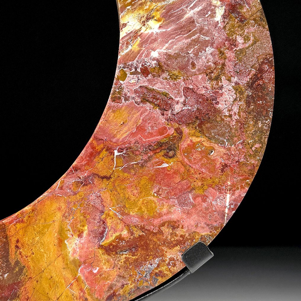 NO RESERVE PRICE - Wonderful Red Jasper Crescent Moon-Shaped on a custom stand - Height: 28.5 cm - Width: 18.3 cm- 1400 g - (1) #4.3