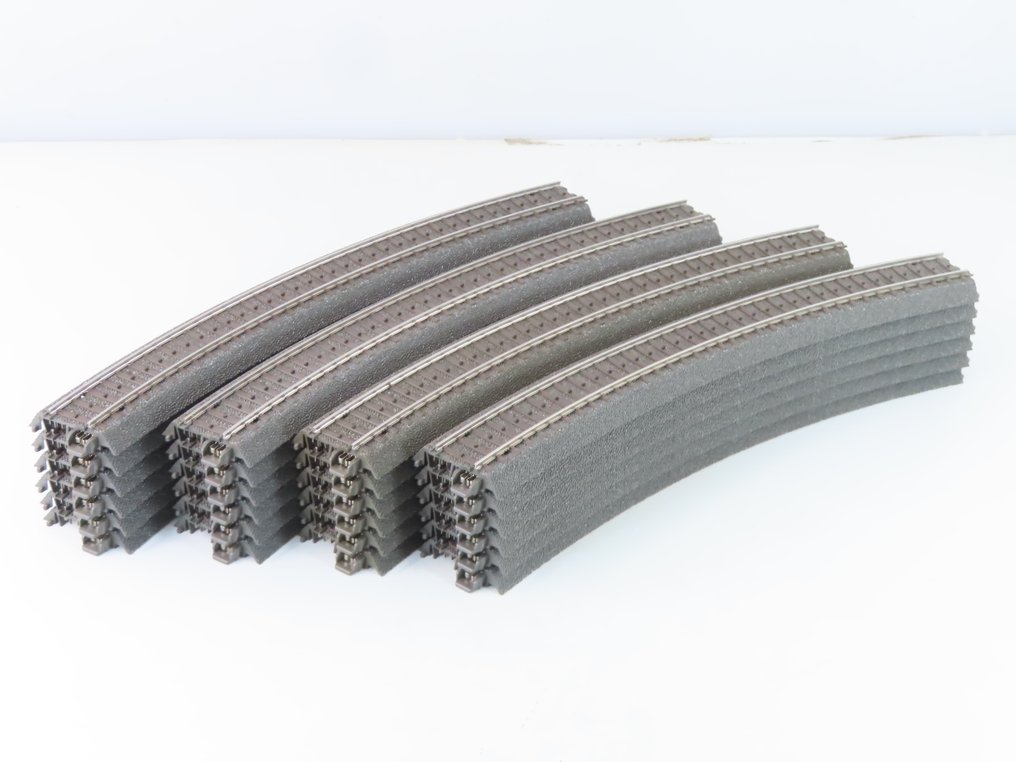 Märklin H0 - 24330 - Model train tracks (24) - 24-piece rail set with bent rail pieces, C-rail #1.0