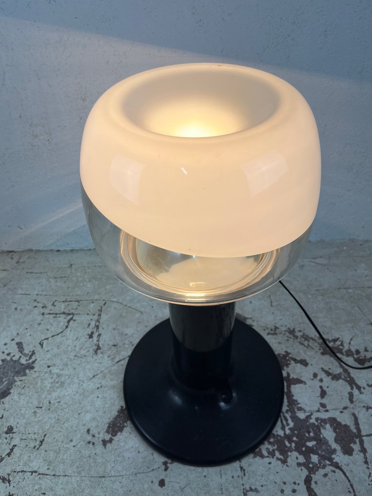台灯 - 玻璃, 塑料 - 1970年代的落地灯或台灯，具有塑料底座和渐变玻璃灯罩。 #4.3