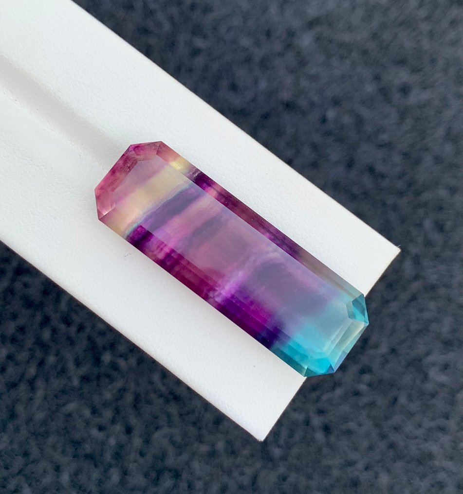 Zonder minimumprijs Fluoriet - 53.80 ct - nternational Colored Gemstone Association (ICA GemLab) #3.2