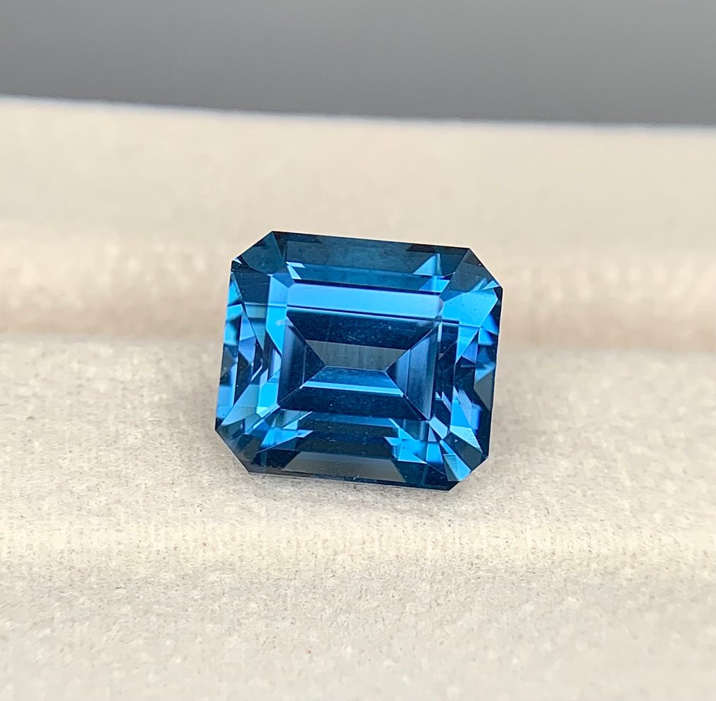 No reserve price Topaz - 8.74 ct - International Colored Gemstone Association (ICA GemLab) #2.1
