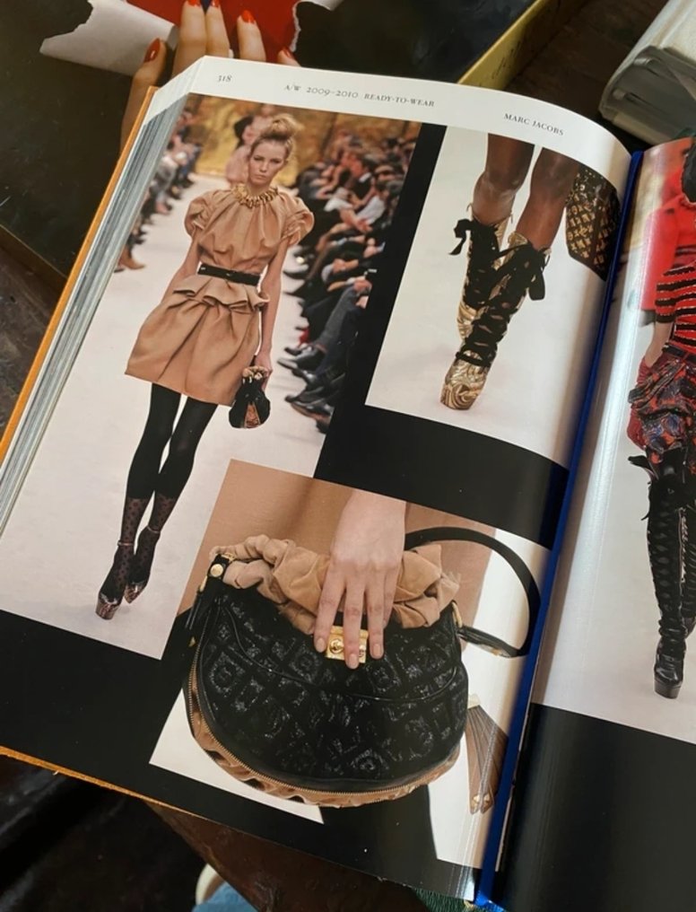 Louis Vuitton - Louis Vuitton Catwalk - 1990 #1.0