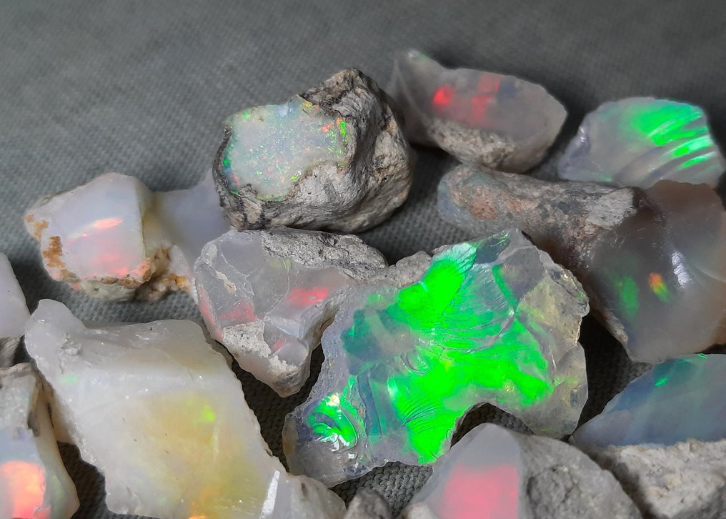 60.5 克拉 - 美丽的欧泊 粗糙- 12.1 g #3.2