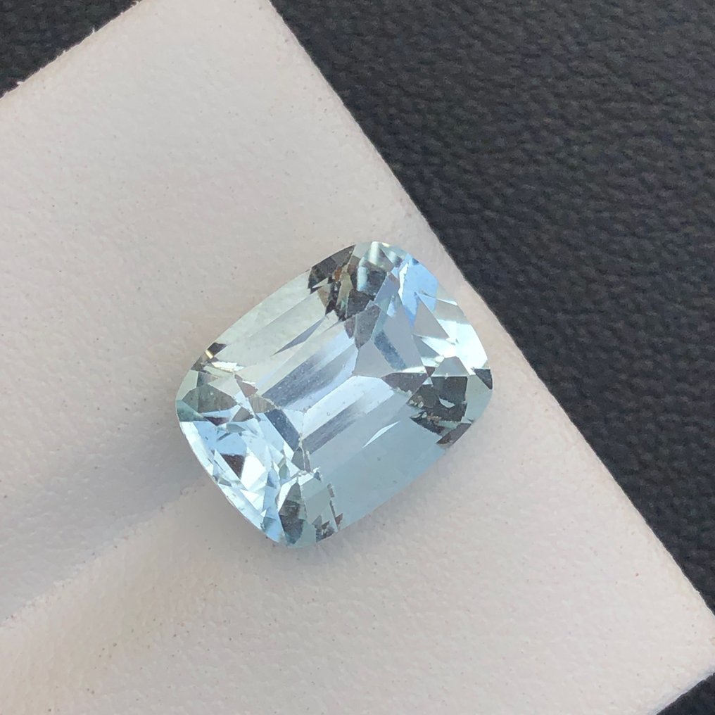 Nincs minimálár - 1 pcs Zöld, Kék Akvamarin - 3.99 ct - Nemzetközi Gemmológiai Intézet (IGI) #1.0