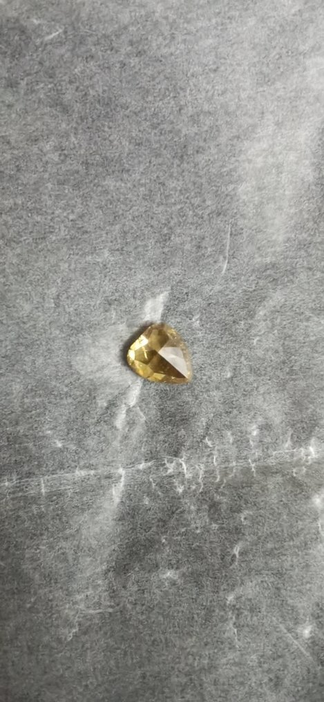 1 pcs 鑽石 (天然彩色) - 0.54 ct - 梨形 - Fancy intense 淡褐色, 淡黃色 綠色 - I1 - Gem Report Antwerp (GRA) #4.3
