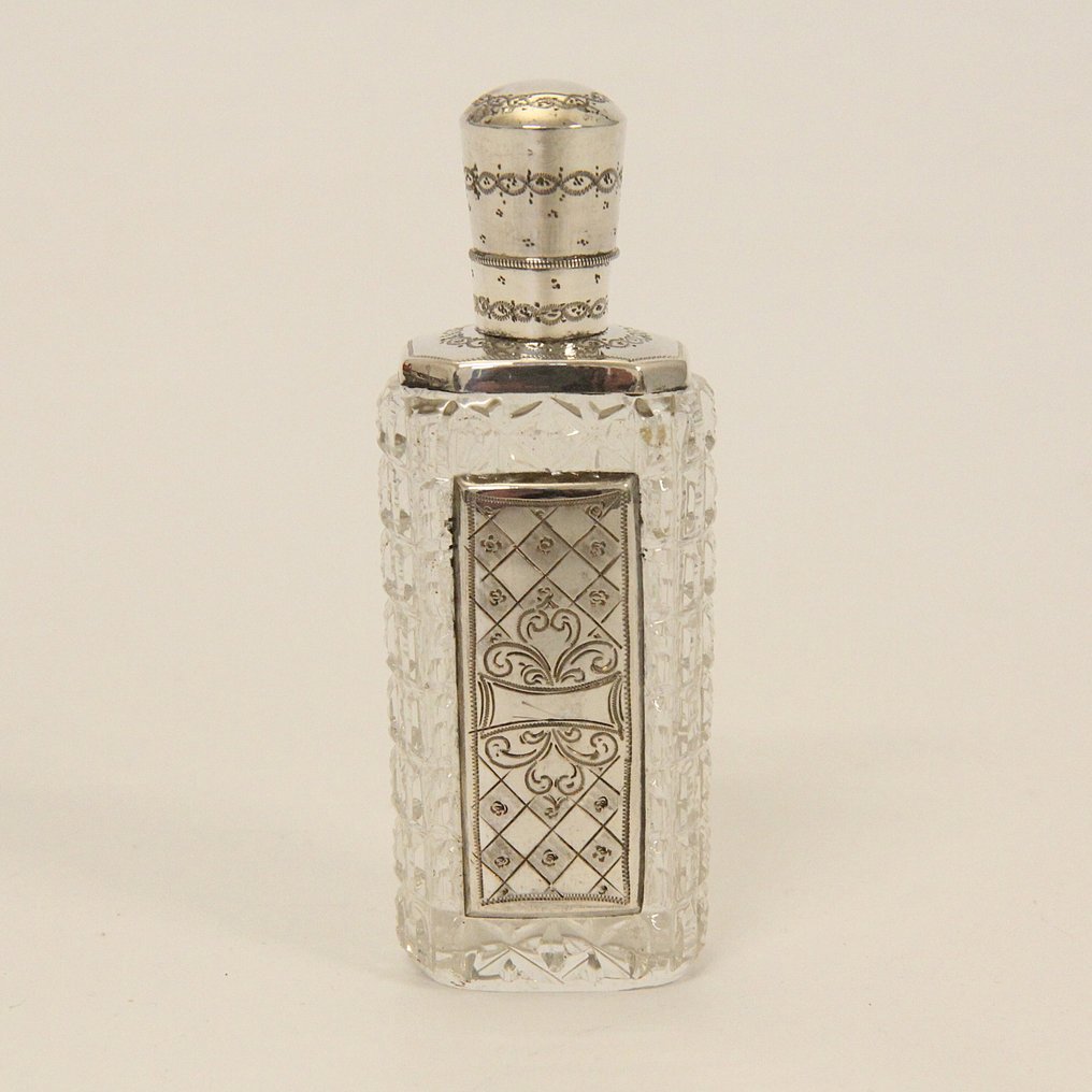 Antieke Reukflacon - HANDWERK - Perfume flask - Engraved shield, cufflink, and cap - .833 silver - Original heel present #1.0
