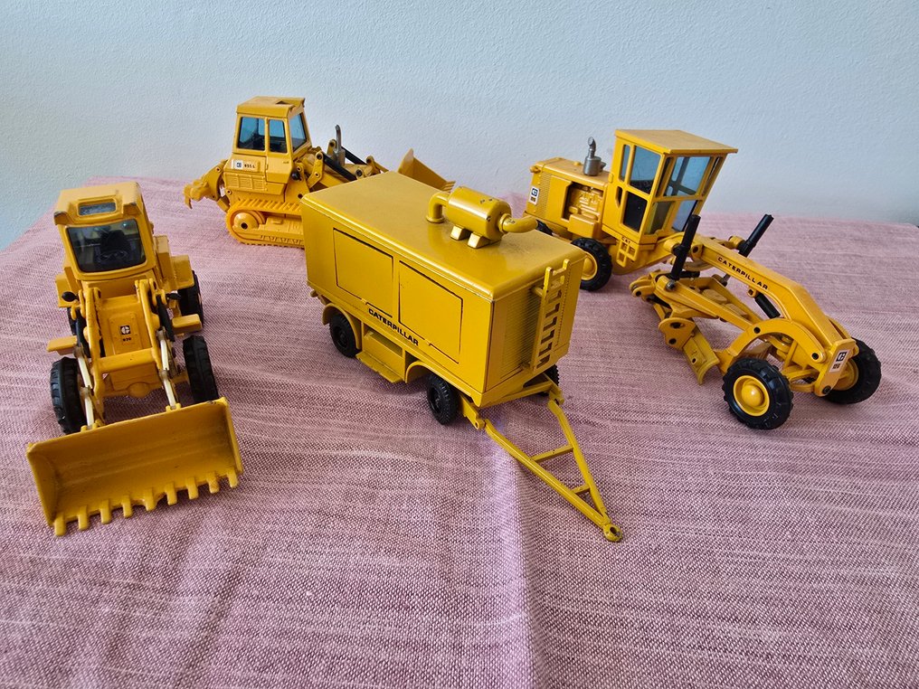 Caterpillar 1:50 - Modell földmunkagép  (5) - Caterpillar construction vehicles set #1.0