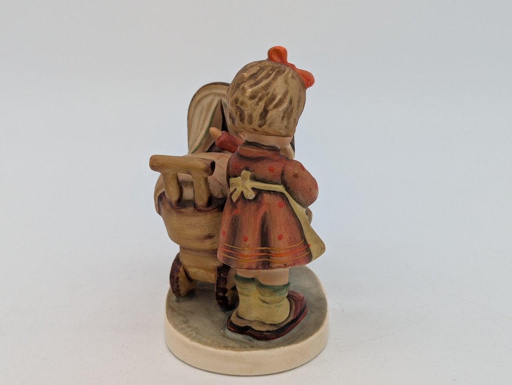 Goebel, Hummel - Figure - „Mutterliebe / Mother’s Helper“ - TMK3 - Porcelain #2.1