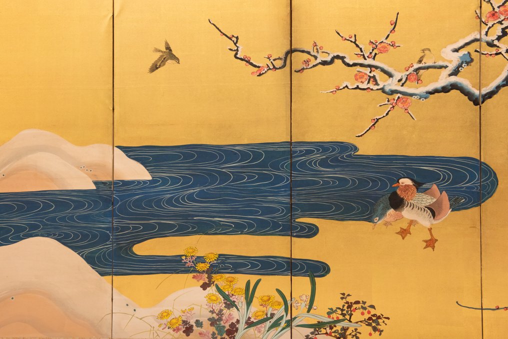 日本折叠屏风 - 纸, 木, 金, 一幅明亮的金箔六扇屏风，饰有梅花和鸳鸯。 - 日本 #4.3