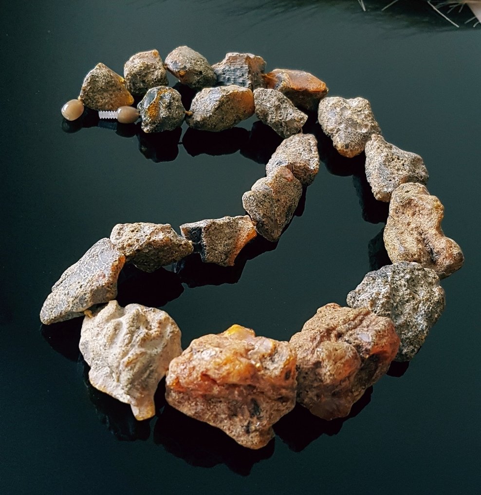 Meripihka Erittäin suuri luonnollinen, käsittelemätön Baltian meripihkan kaulakoru- 85 g #4.3