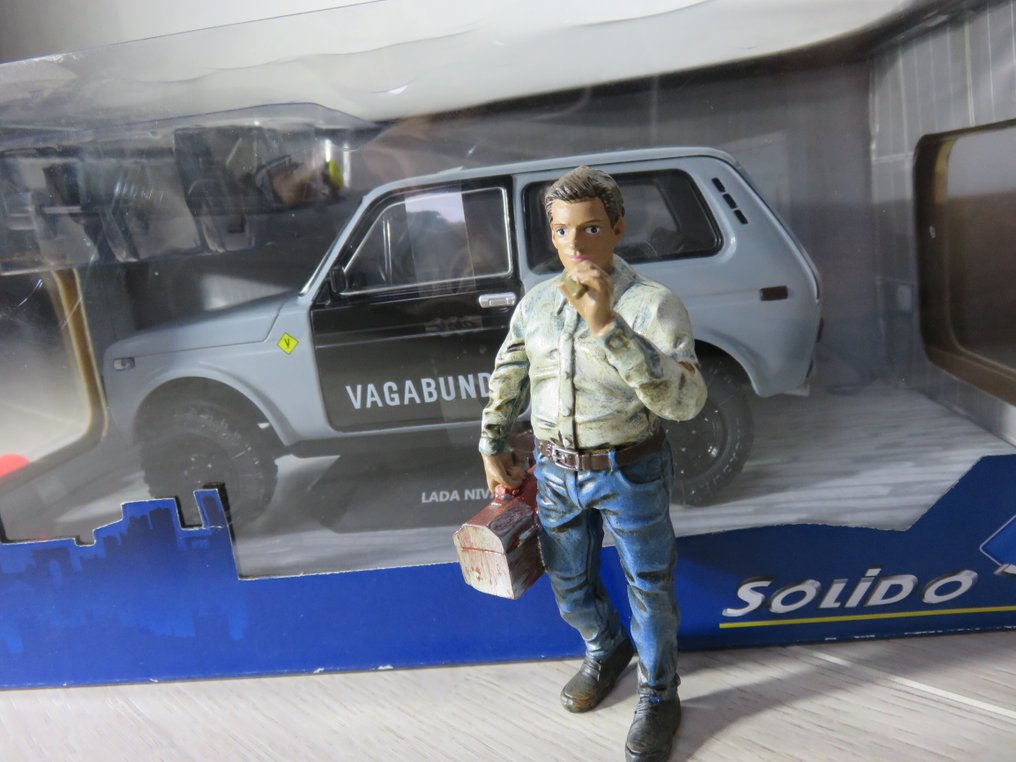 Solido 1:18 - Model car  (2) - Lada Niva version Vagabund Grand Raid Exploration - With its driver figurine from American Diorama at scale. #3.2