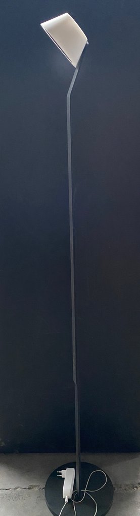 Occhio - Axel Meise - Φωτιστικό δαπέδου - Λέι - Αλουμίνιο - Αυτή διαβάζει. #1.0