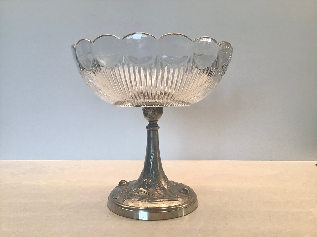 Vallerysthal - Πιατέλα - Compotier, γυαλί σε κομψό πόδι, ασημένιου χρώματος zamac, διακοσμημένο με νάρκισσους. #1.0