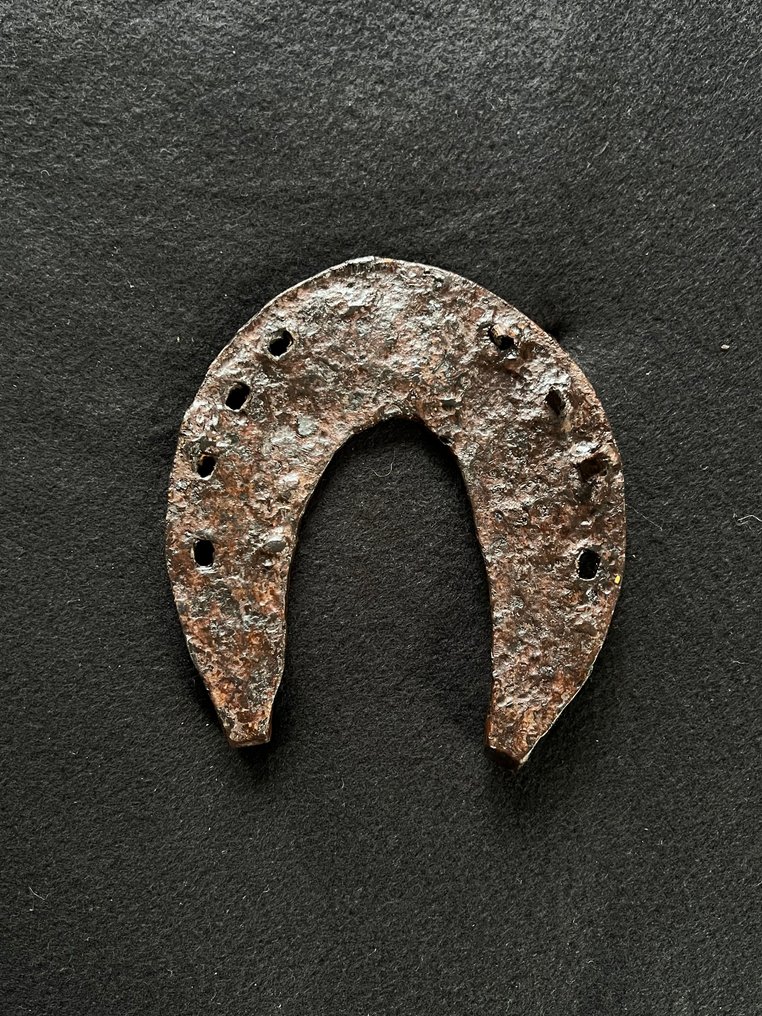 Middeleeuwen, kruisvaardersperiode IJzer Hufeisen uit de middeleeuwen 14.-15. eeuw, vouwrand, falzeisen  (Zonder Minimumprijs) #3.2