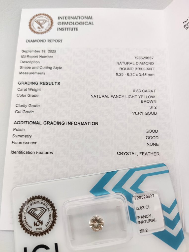 χωρίς τιμή ασφαλείας - 1 pcs Διαμάντι (Φυσικού χρώματος) - 0.83 ct - Στρογγυλό - Fancy light Κίτρινο Καφέ - SI2 - International Gemological Institute (IGI) #3.2