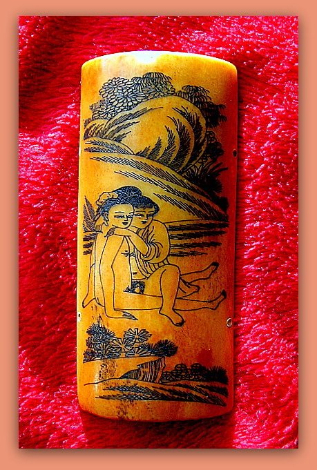 Y.Shigenobu, Masterpiece-Original Japanese Carving - Shunga, 2 hand-carved on a Cow Bone, Erotic Depiction of a Japanese Couple in Love - 1750 #3.2