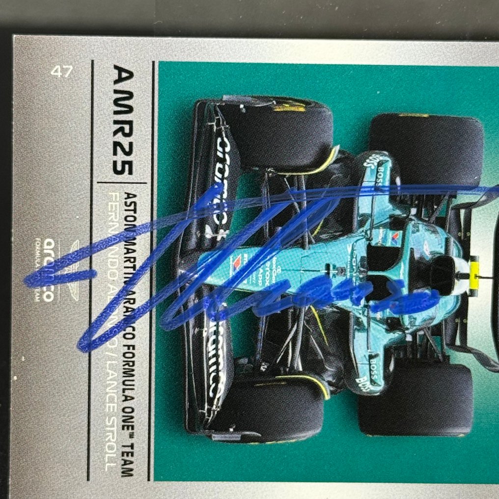 Aston Martin - Topps 47 AMR 25 Signed - Fernando Alonso - 2025 - Κάρτα ανταλλαγής #4.3