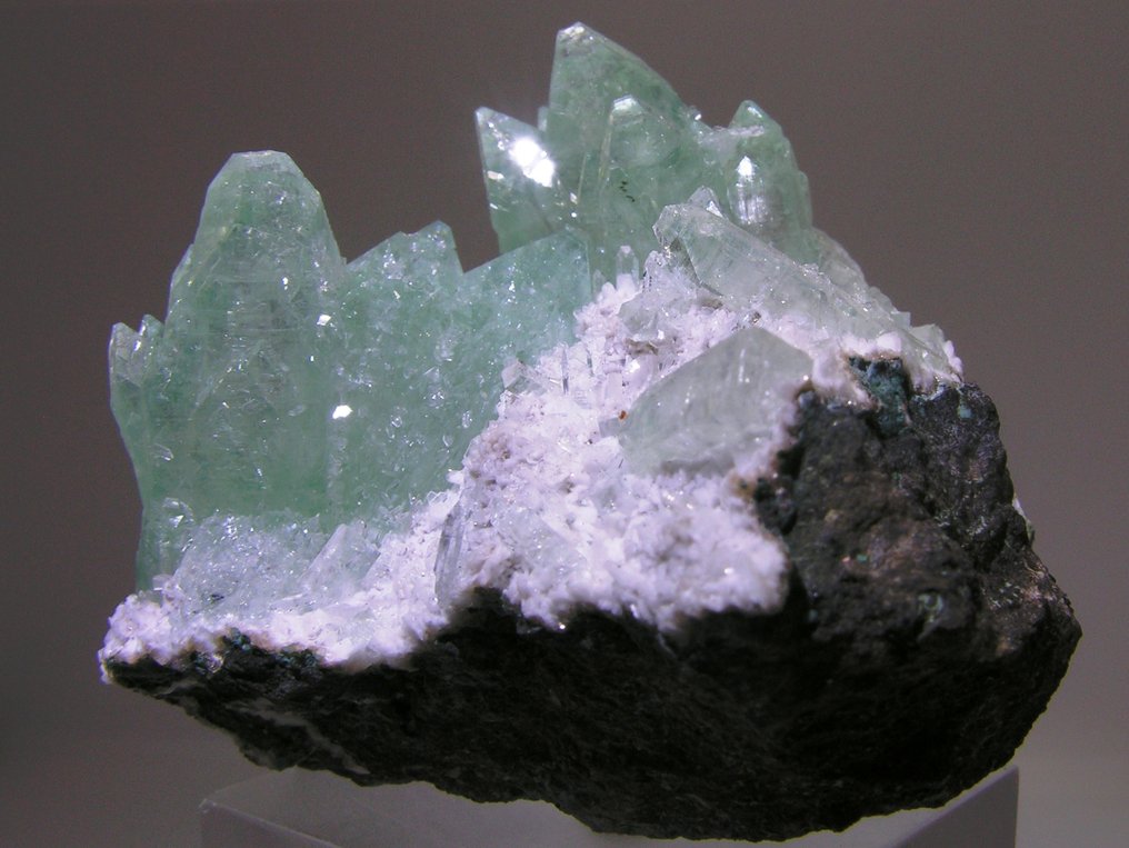 Apophyllite 水晶在矩陣上 - 高度: 80 mm - 闊度: 60 mm- 154.7 g - (1) #4.3
