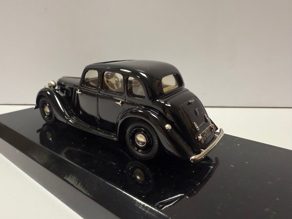 Lansdowne 1:43 - Model car  (2) - LDM.28 und LDM.30A #2.1