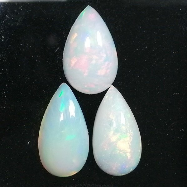 3 pcs  Opal  - 7.38 ct - Instituto Gemólogico Español (IGE) - Intense Color Play #1.0
