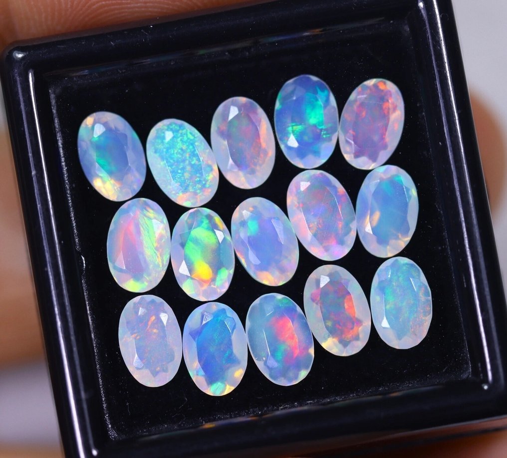 4,37 cts - Top Colors - 15 faceted opaleja - Kaunis väriyhdistelmien esitys – Katso video!!- 0.88 g #1.0