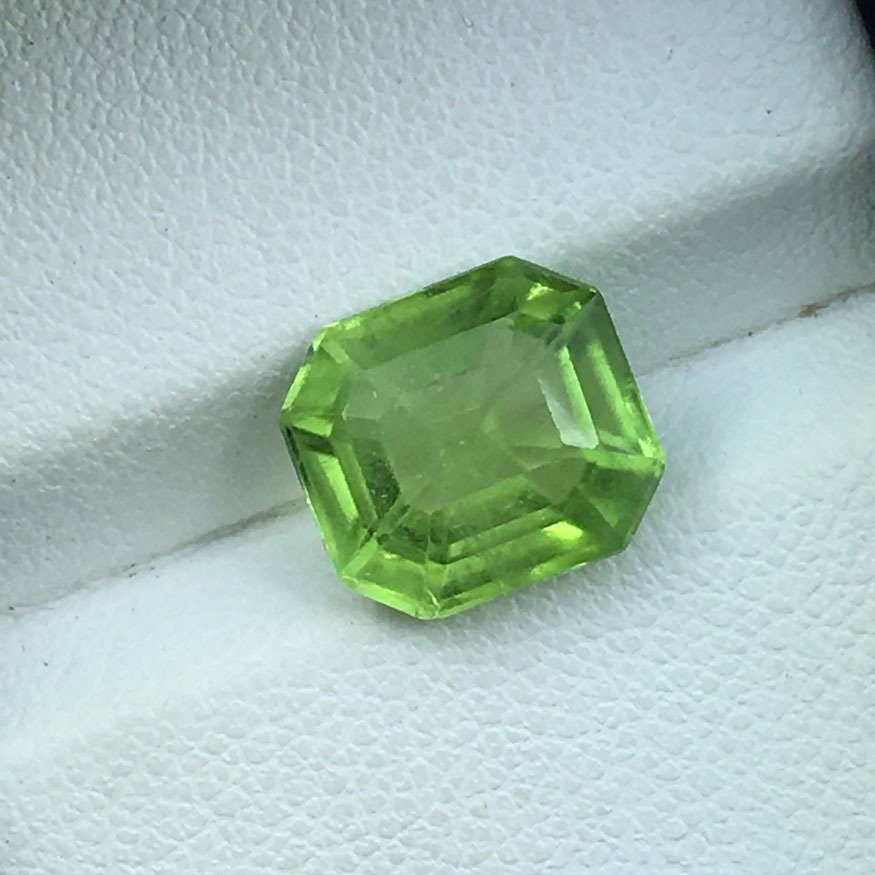 Ohne mindestpreis - 1 pcs Grün Peridot - 4.24 ct - International Gemological Institute (IGI) - Natürlich Peridot #1.0