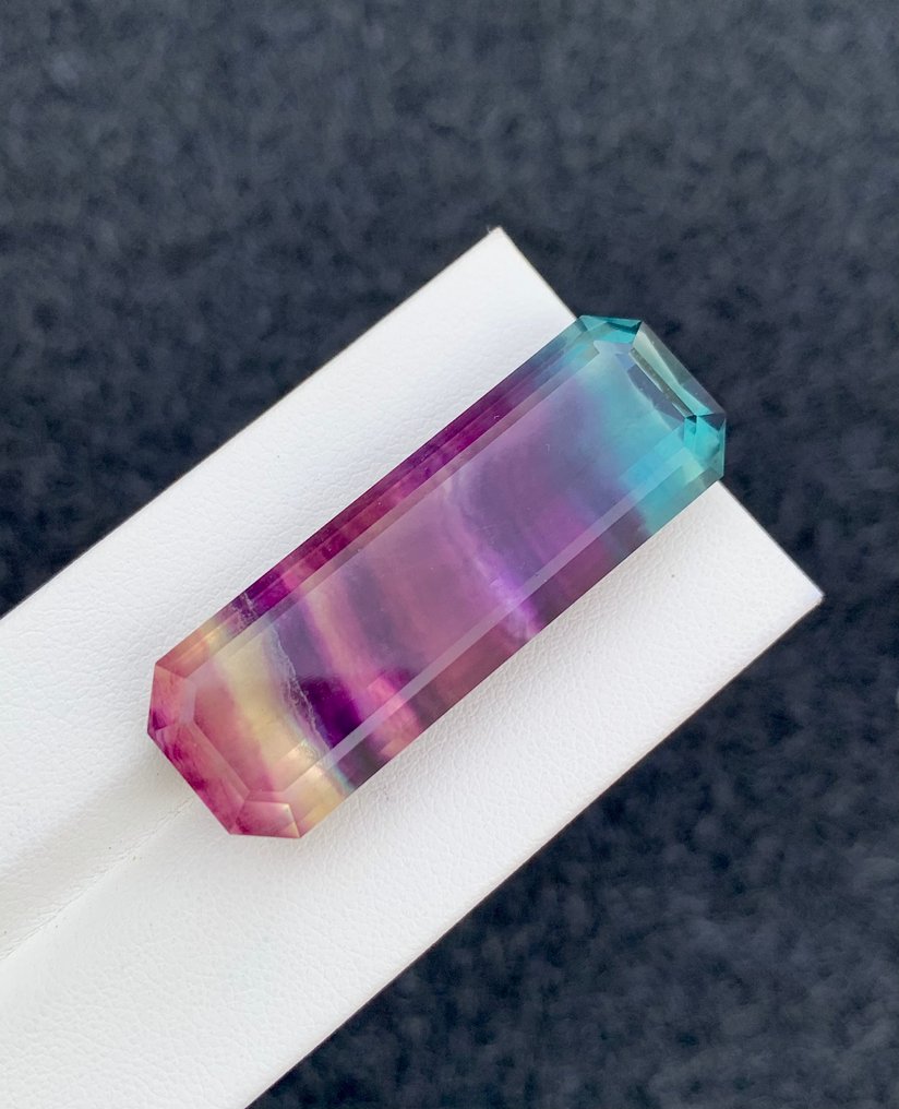 Zonder minimumprijs Fluoriet - 53.80 ct - nternational Colored Gemstone Association (ICA GemLab) #2.1