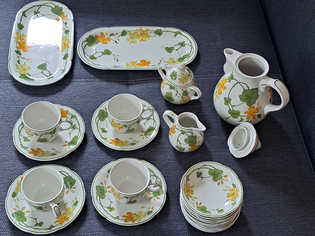 Villeroy & Boch - Coffee and tea service (23) - Geranium - Vitro-Porzellan - very good condition #1.0