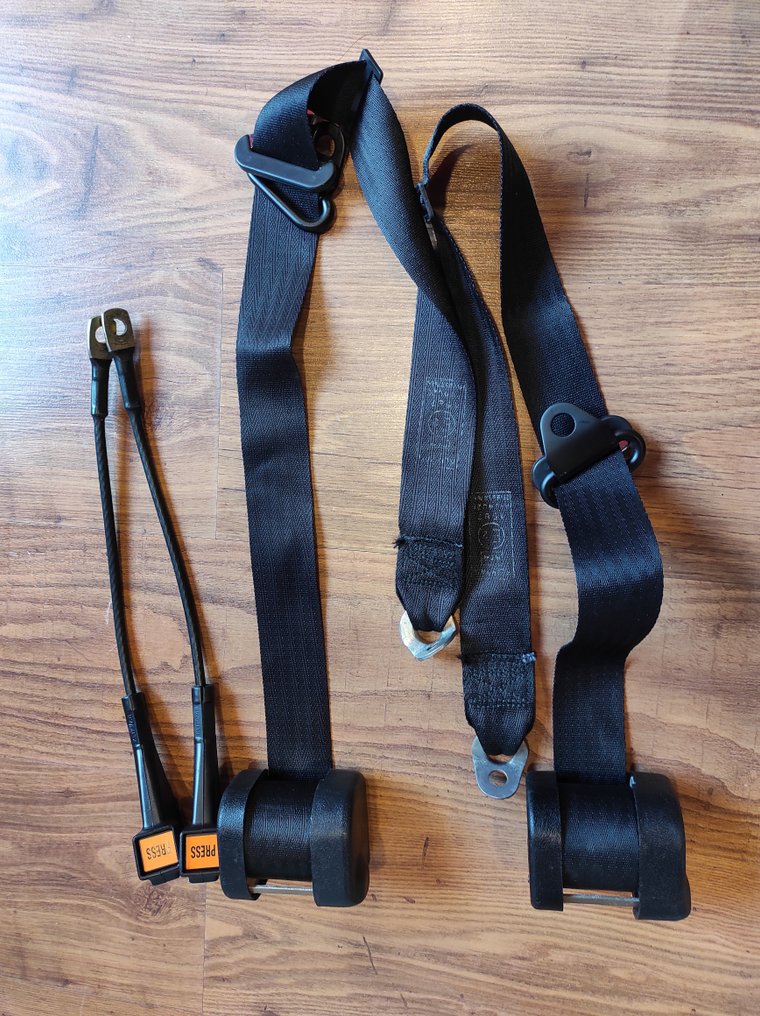 法拉利 365 GT4 2+2，400 GT，400i 前排安全带套装 - Ferrari #1.0