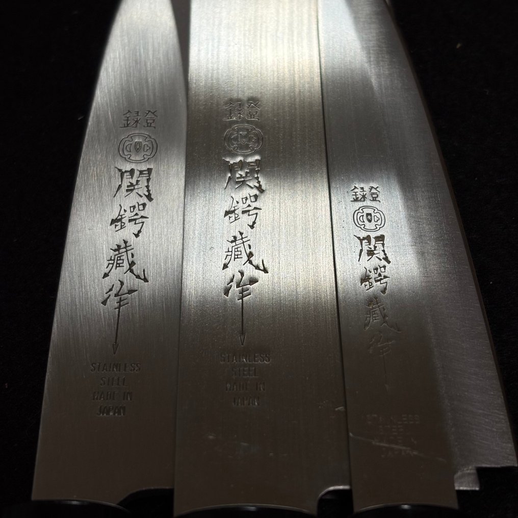 Seki Tsubazo 関鍔蔵 - Μαχαίρι κουζίνας - Deba, Santoku και μαχαίρι Paring - Κατασκευασμένο με την τέχνη της κατασκευής ιαπωνικών σπαθιών. - Ανοξείδωτο ατσάλι - Ιαπωνία #2.1