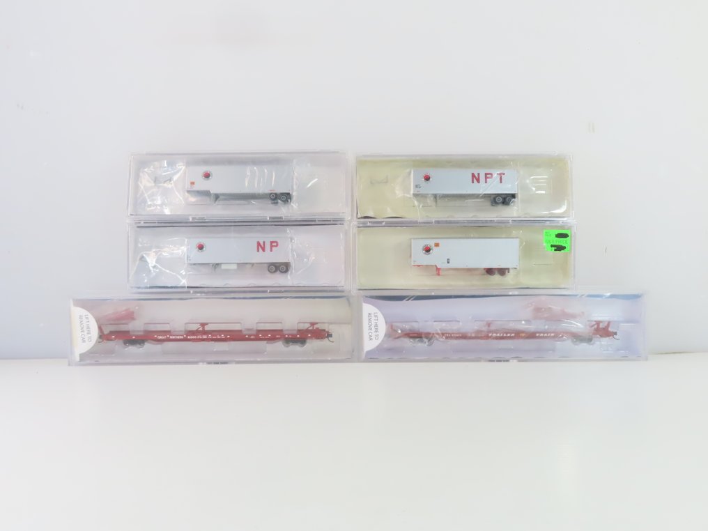 Micro Trains N - o.a. 40333-05/40233-01/40233-04 - Τρένο μοντελισμού μεταφοράς εμπορευμάτων (2) - 2x 4-άξονες επίπεδοι φορτωτές για τη μεταφορά τρέιλερ με φορτίο (μεταξύ άλλων με την επιγραφή "NPT") - Great Northern #3.2
