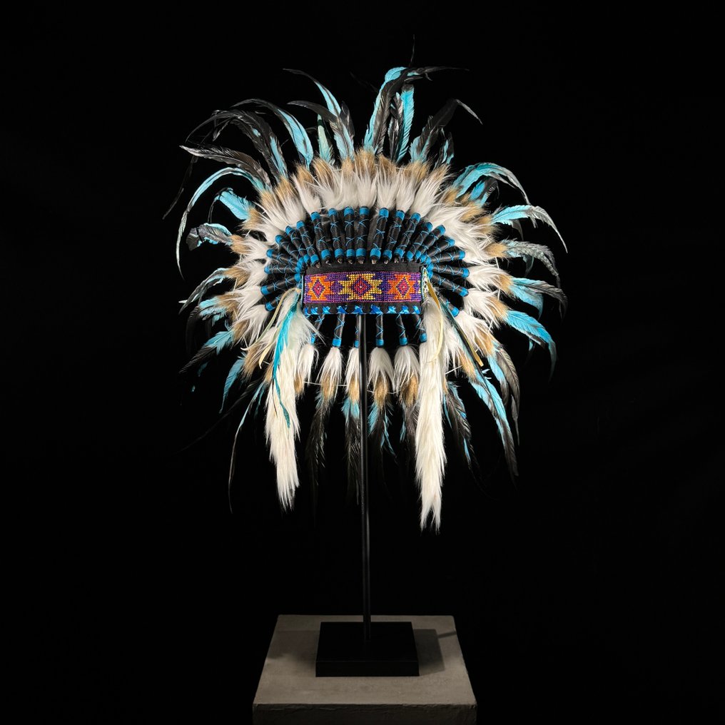 Διακοσμητικό στολίδι - NO RESERVE PRICE - Stunning Remake Indian Headdress on a custom stand - #7 - Ινδονησία #1.0
