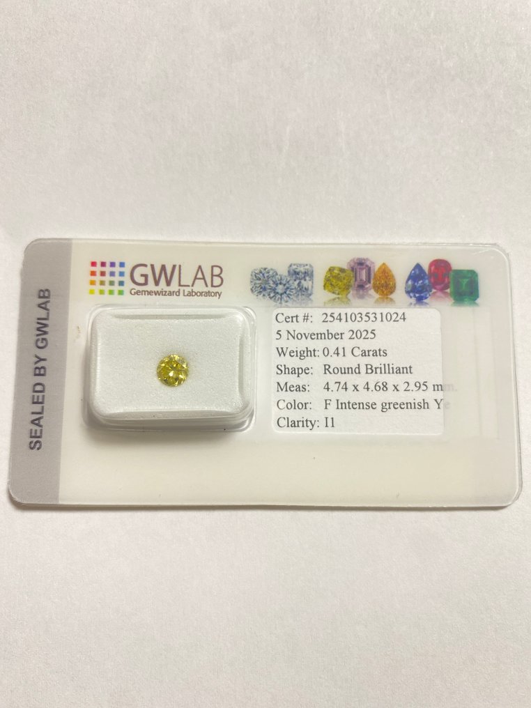 χωρίς τιμή ασφαλείας - 1 pcs Διαμάντι (Επεξεργασμένου χρώματος) - 0.41 ct - Στρογγυλό - Fancy intense Πρασινωπό Κίτρινο - I1 - Gemewizard Gemological Laboratory (GWLab) #1.0