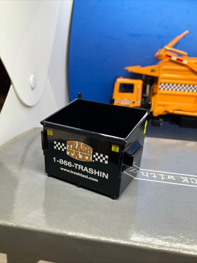 Mack 1:24 - Modellauto - Mack MR Front-End Loader "Trash Taxi" #3.2