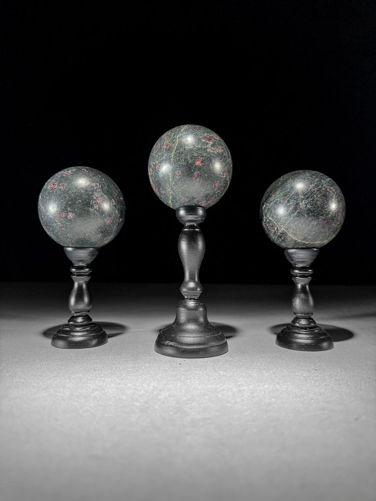 NO RESERVE PRICE - Wonderful Set of 3 Ruby Zoisite- Sphere on custom stands - Height: 17.5 cm - Width: 6.7 cm- 2100 g - (1) #2.1