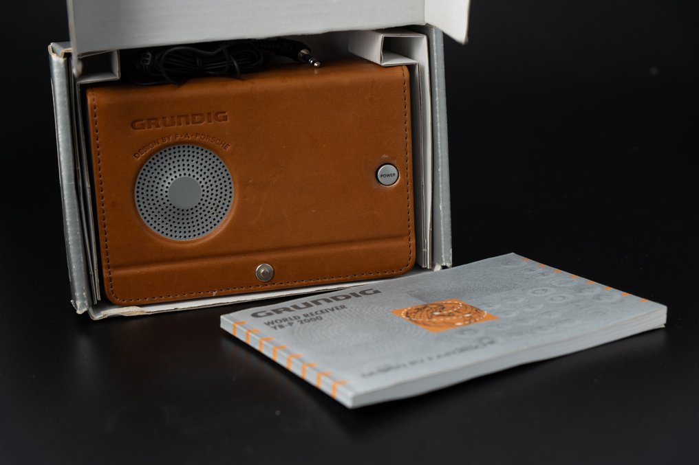 Grundig by Ferdinand Porsche - Grundig Yacht Boy P2000 – World Receiver “Design by F.A. Porsche” – Complete Set with Leather Case & Bärbar radio #3.2