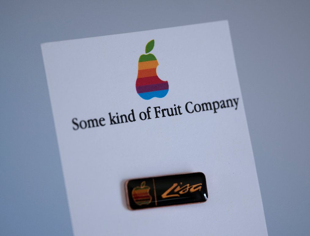 Apple Rare “Lisa” Enamel Pin by “Some Kind of Fruit Company” - Komputer - z pudełkiem zastępczym #3.2