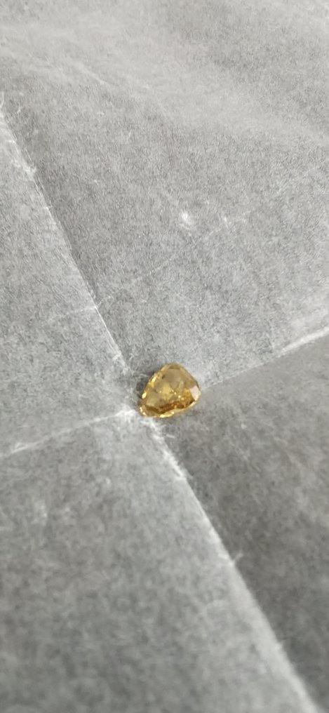 1 pcs 鑽石 (天然彩色) - 0.54 ct - 梨形 - Fancy intense 淡褐色, 淡黃色 綠色 - I1 - Gem Report Antwerp (GRA) #3.2
