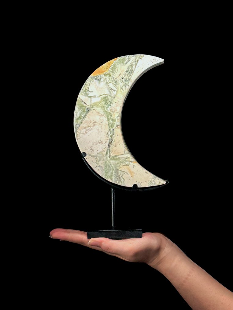 NO RESERVE PRICE - Wonderful Onyx Crescent- Moon-Shaped on a custom stand - Height: 27.7 cm - Width: 15 cm- 1700 g - (1) #1.0