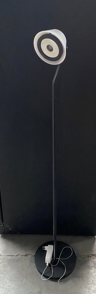 Occhio - Axel Meise - Φωτιστικό δαπέδου - Λέι - Αλουμίνιο - Αυτή διαβάζει. #1.0