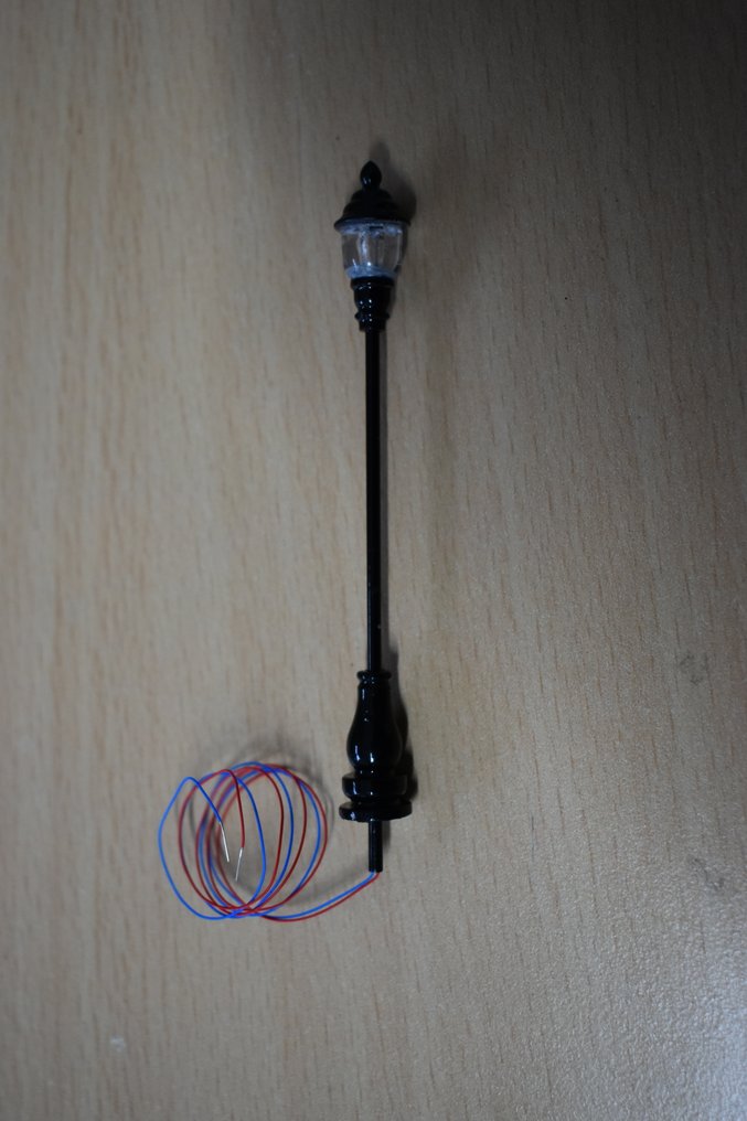 TIM light H0 - Modelltog-landskap (10) - 85 mm høyde; drives på 3 volt DC; LED-lys; medfølgende motstander (10 stk) #1.0