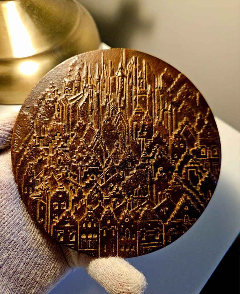 Belgium, France. Ex. Rare. Historical Medal 1972 Bruges – Thérèse Dufresne - Club Français de la Médaille #4.3