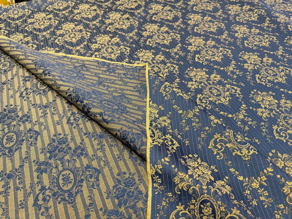 Ewiger Luxus: Der Jacquard mit königlichem Charme - Polsterstoff  - 2.5 m - 2.5 m #1.0