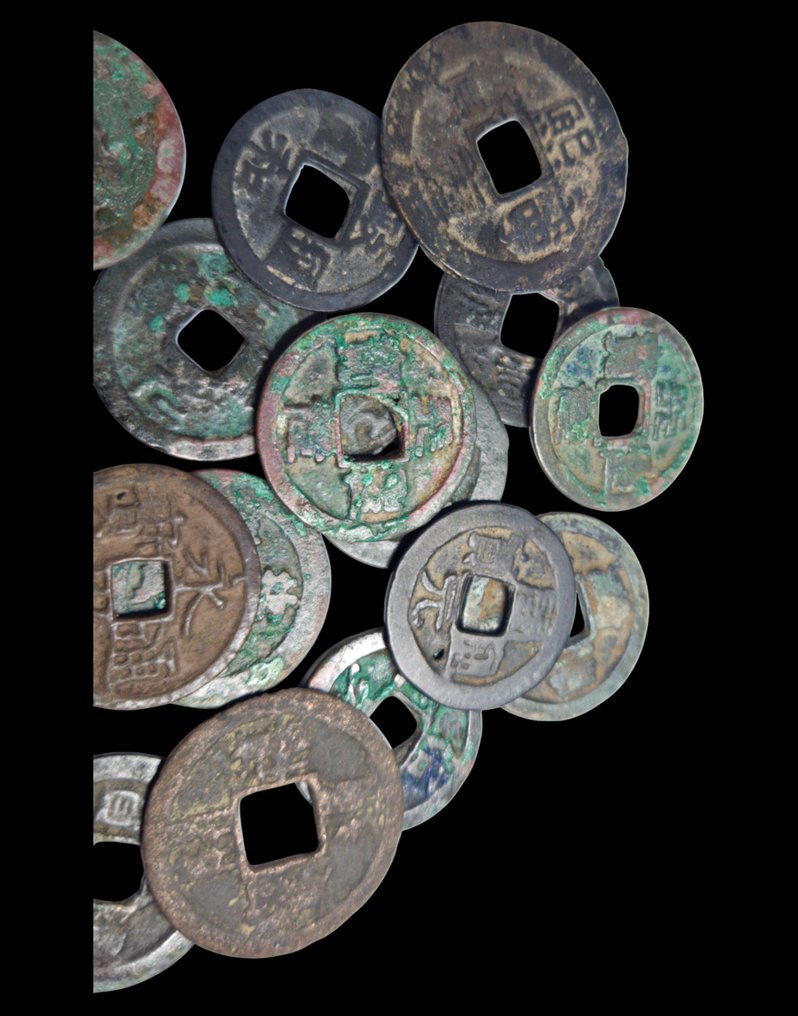 China, Tang & Northen Song dynasties 1, 2 and 3 Cash collection of 30 different coins, different Emperors and several eras  (Ei pohjahintaa) #2.1