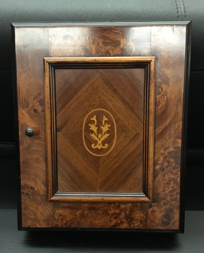 Display case - Mahogany - Notice board: hang keys. #3.2