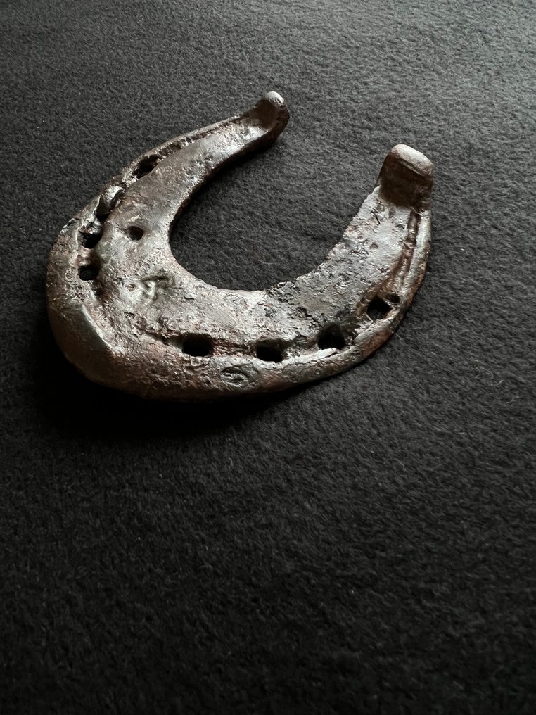 Medieval, Crusaders Era Iron Medieval horseshoe from the 14th-15th century, with folded edge, Falzrand, Falzeisen.  (No Reserve Price) #3.2