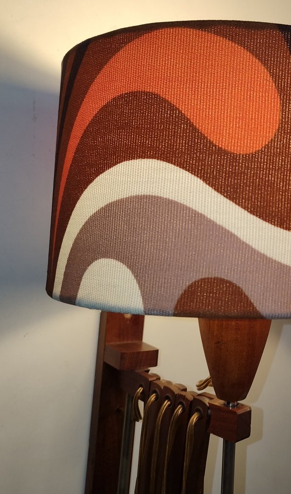 Wall lamp - Wood - A large vintage wooden scissors lamp with a fabric shade. #4.3